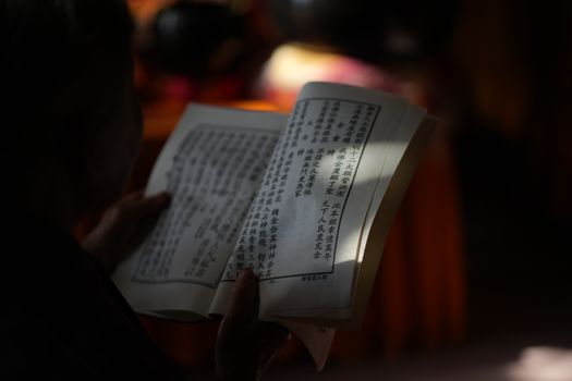 想买正版古籍?靠谱实体与电子购买渠道全指南(图2) 想买正版古籍?靠谱实体与电子购买渠道全指南(图2)